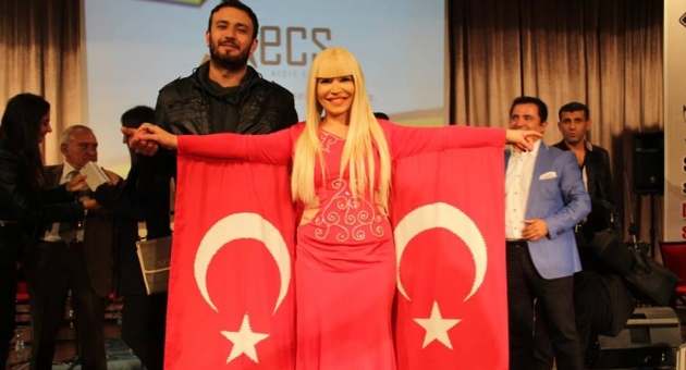 Sosyal sorumluluk projesinin gecesine damgasını vurdu!.