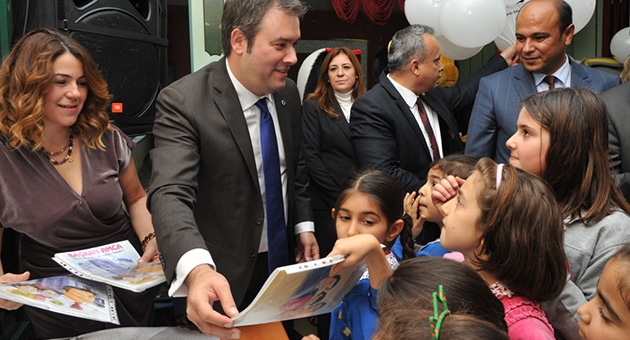 ‘Başkan Amca’ kitapları dağıtılmaya başladı