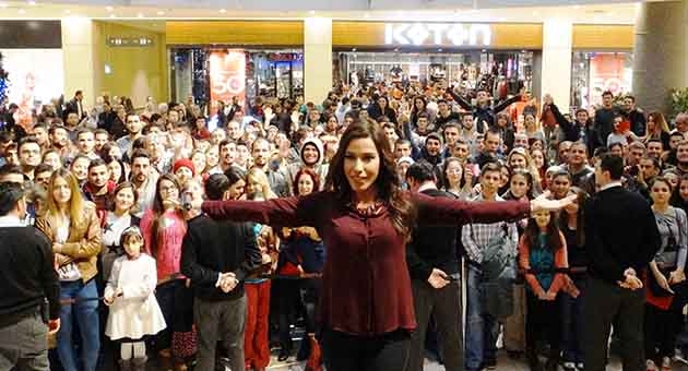 Burcu Güneş’e Optimum’da büyük ilgi