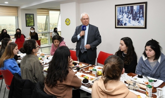 Başkan Selvitopu, öğrencilerin yeni yılını kutladı