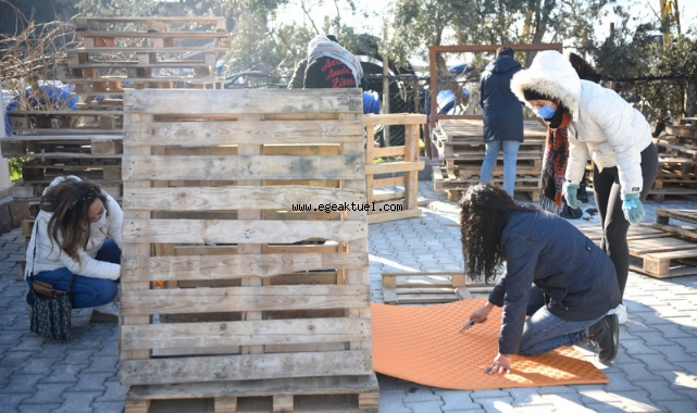 Bornova’da can dostları ile el ele