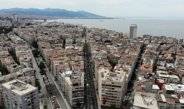 İzmir Büyükşehir Belediyesi bir yılda 1,1 milyar liralık yol çalışması yaptı