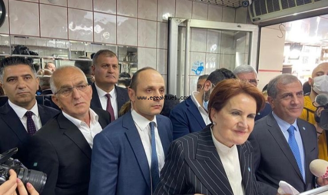 İYİ Parti Genel Başkanı Meral Akşener, İzmir'de esnafı ziyaret etti