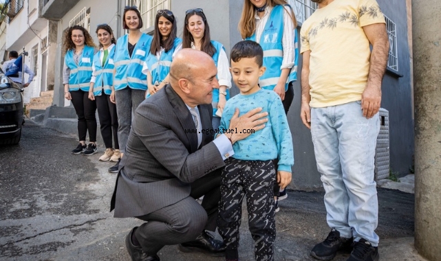 Başkan Soyer’den Kadifekale’de ev ziyareti