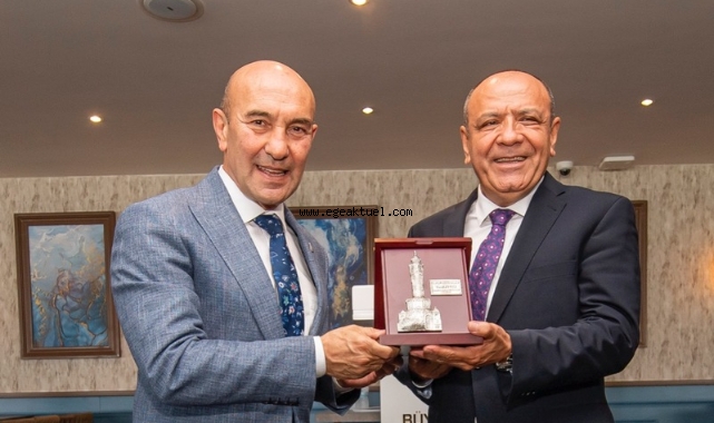 Başkan Soyer eğitim ve yurt desteği alan öğrencilerle bir araya geldi