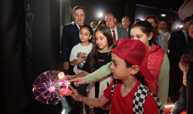 Konak Sancar Maruflu Bilim Merkezi’nde Keşfe yolculuk başladı