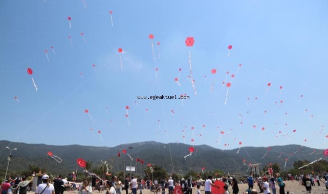 Menderes’te gökyüzü uçurtmalarla renklendi