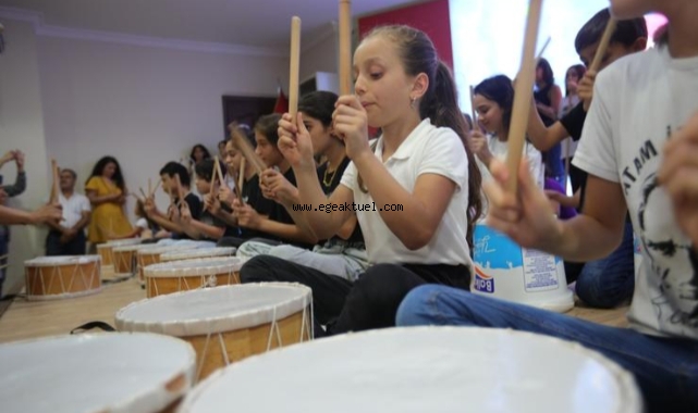 Basamak yaz okullarına renkli kapanış