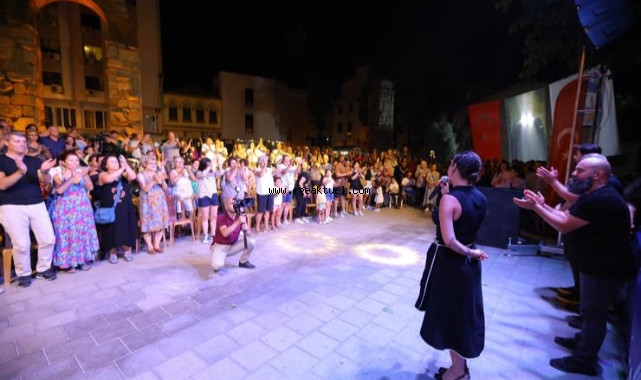 Efes Selçuk’ta barış güvercinleri uçtu