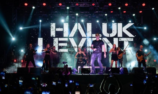 İEF Çim Konserleri’nde finali Haluk Levent yaptı