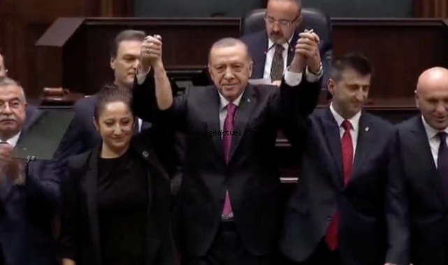 Mehmet Ali Çelebi'ye rozetini Erdoğan taktı
