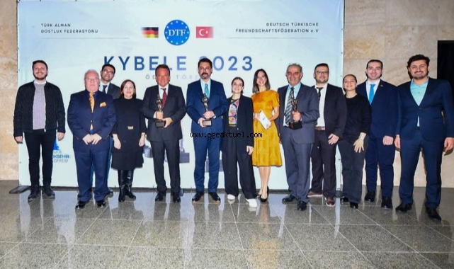 Alman-Türk Dostluk Federasyonu’ndan Başkan Soyer’e “Kültür Ödülü”