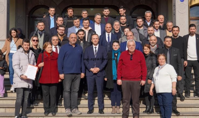 Eşki dosyasını alkışlarla teslim etti