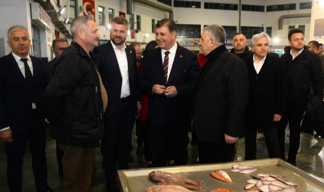 CHP’li Duman balık halini ziyaret etti