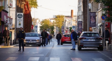 AYVALIK'TA HAYAT 9.05'DE SAYGIYLA DURDU 