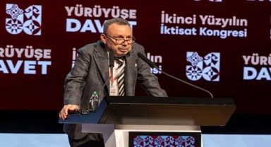 İZMİR'İN ÖNEMLİ İSMİ SORDU: CHP NEREYE KOŞUYOR?