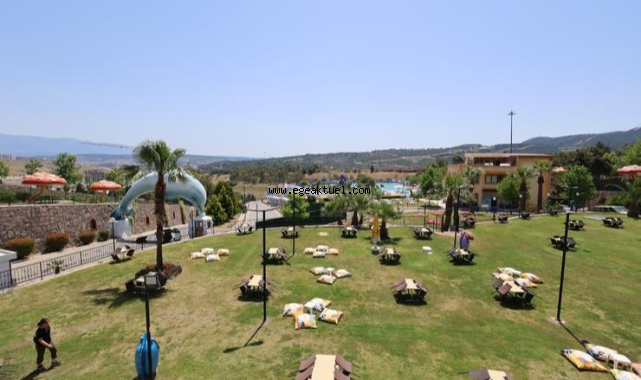 Karabağlar’da Aqua Yaşam yüzme havuzu yeni sezonunu açtı