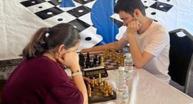 Satranç turnuvasında hamleler engelleri aştı