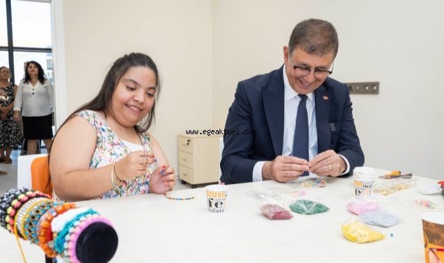 Başkan Tugay Engelli Çalışmaları Merkezi’ni ziyaret etti