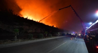 İzmir'in dört bir yanı alevlere teslim