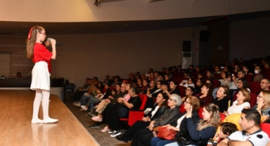 Çiğli Belediyesi Gençlik Tiyatrosu’ndan Cumhuriyet’e Adanan Gösteri