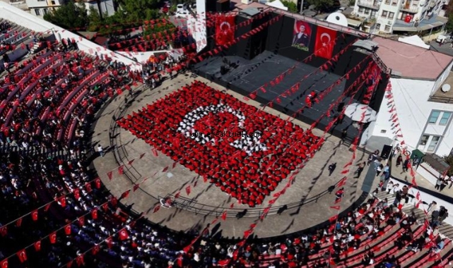 Lâl Denizli: Cumhuriyet, özgürlüğün ve eşitliğin adıdır