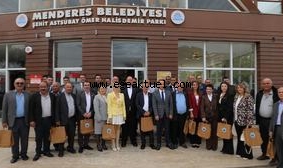 Menderes’te Muhtarlar Günü Kutlandı