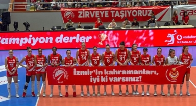 Voleybolun yıldızlarından İzmir İtfaiyesi’ne teşekkür