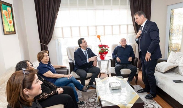 Başkan Tugay lise öğretmenini ziyaret etti