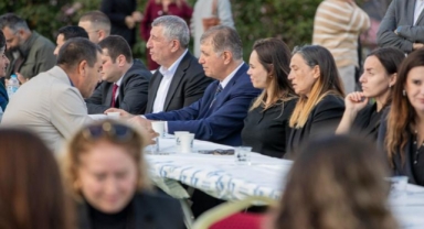 Başkan Tugay, Onur Günay'ın hayır yemeğine katıldı