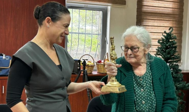İoanna Kuçuradi’ye Onur Ödülü