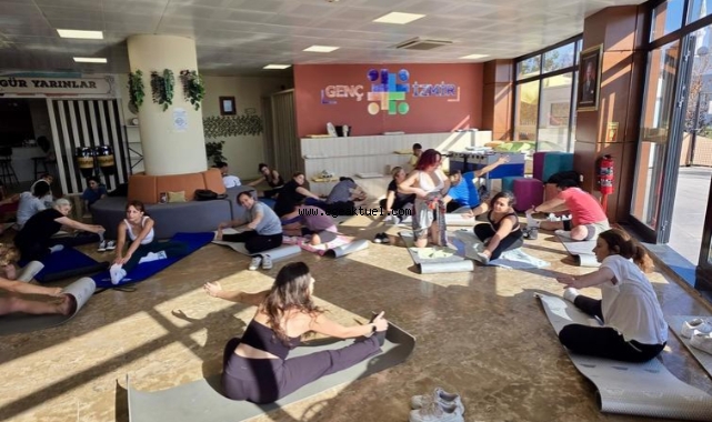 İzmirli gençler için yoga saati
