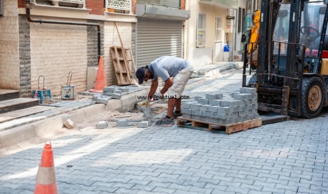 Karşıyaka’da yol bakım çalışmaları hız kesmiyor
