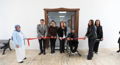 Menderes’te Otizmli Tuğcan’dan Resim Sergisi