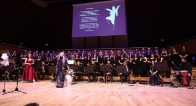 Bedia Akartürk'ten Büyükşehir korosuna yeni yıl sürprizi