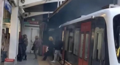 İzmir’de metro vagonu raydan çıktı