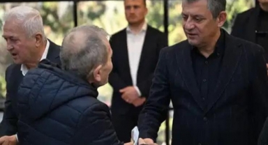 Özel Durbay’ın ailesiyle taziyeleri kabul ediyor