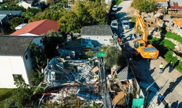 Seferihisar Belediyesi’nden “Kaçak Yapı” uyarısı, hobi bahçeleri yıkılıyor