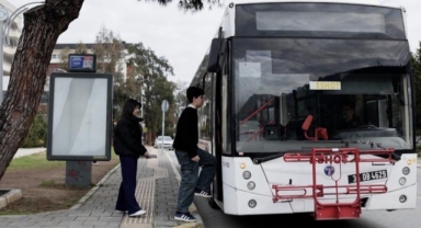 Balçova'dan Üniversiteye Hazırlanan Gençlere Ulaşım Desteği