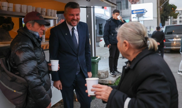 Buca Belediyesi’nden sıcak çorba ikramı
