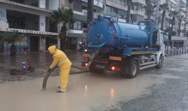 İzmir Büyükşehir Belediyesi ekipleri yağış nöbetinde