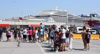 İzmir'e 2025’te 51 kruvaziyer ile 87 bin 358 turist geldi