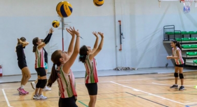 Karşıyaka Belediyesi’nden voleybol turnuvası