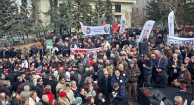 Uğur Mumcu, evinin önünde anıldı