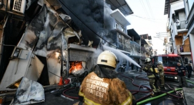 Buca’da iş yeri yangını panik yarattı