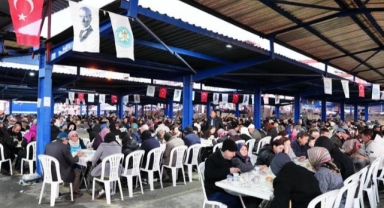 Büyükşehir’in İftar Sofrası Gördes’te Kuruldu