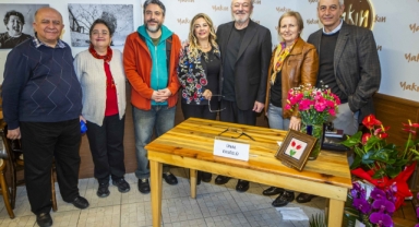 Ersözlü,Yeni Kitabı'nı Okurları İçin İmzaladı