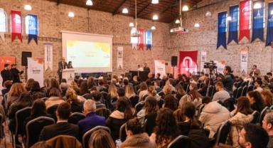 “İzmir Seninle” ile gençlere güçlü kariyer köprüsü
