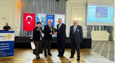 Tophane Rotary'den Prof.Dr. Türker Kılıç'a