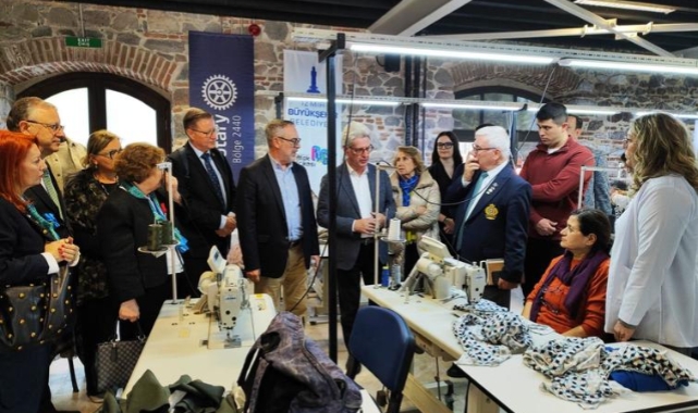 “Altın İğne”, İzmirli kadınların yeteneğini dünyaya gösteriyor